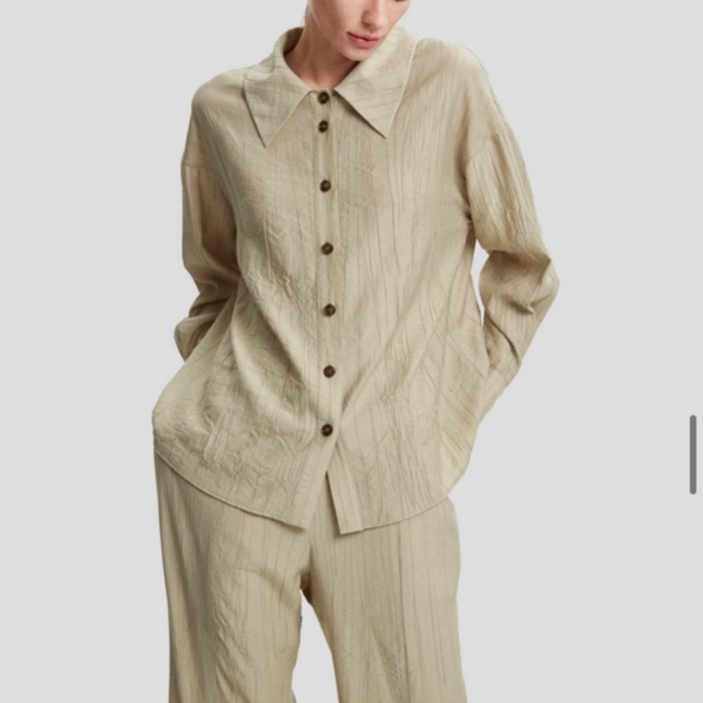 Crimped textured shirt and pants from Lattelier